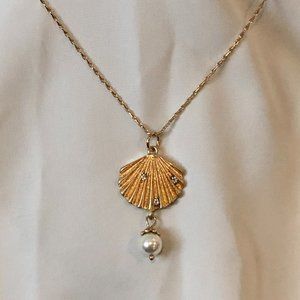 NEW Beautiful Necklace Scallop Shell w Rhinestones & Pearl Dangle Pendant